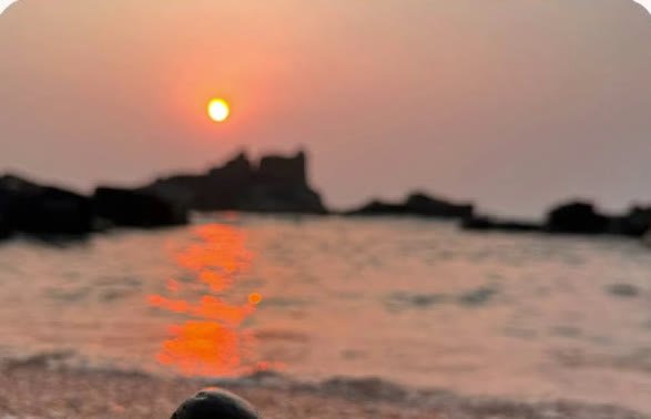 Sunset over the rocks at Malpe Beach