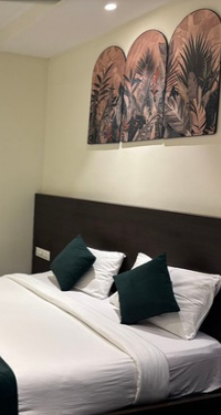 Family suite with five single beds